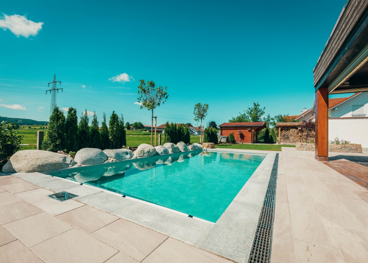 Klassischer Pool - Garten- und Landschaftsbau Gschwend